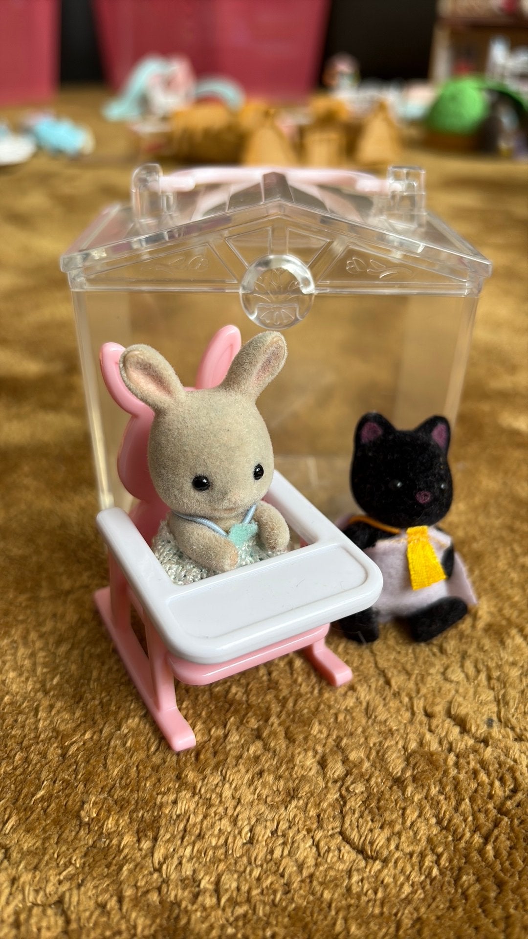Sylvanian Families Baby Konijn en Katje met Stoel, Ophalen of Verzenden, Gebruikt, Jongen of Meisje