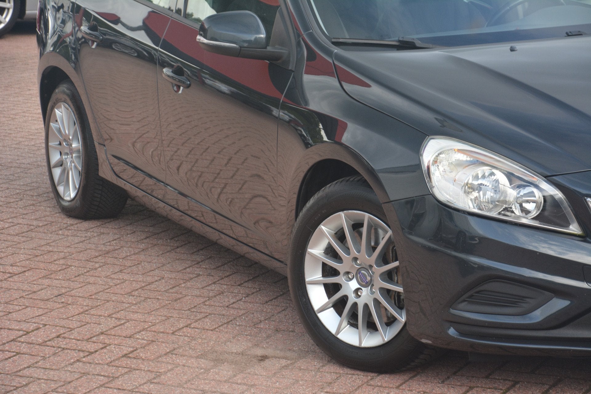 Volvo S60 2.0T Intro Edition | Airco | Navigatie | Cruise-co, Euro 5, Stof, Zwart, 4 cilinders