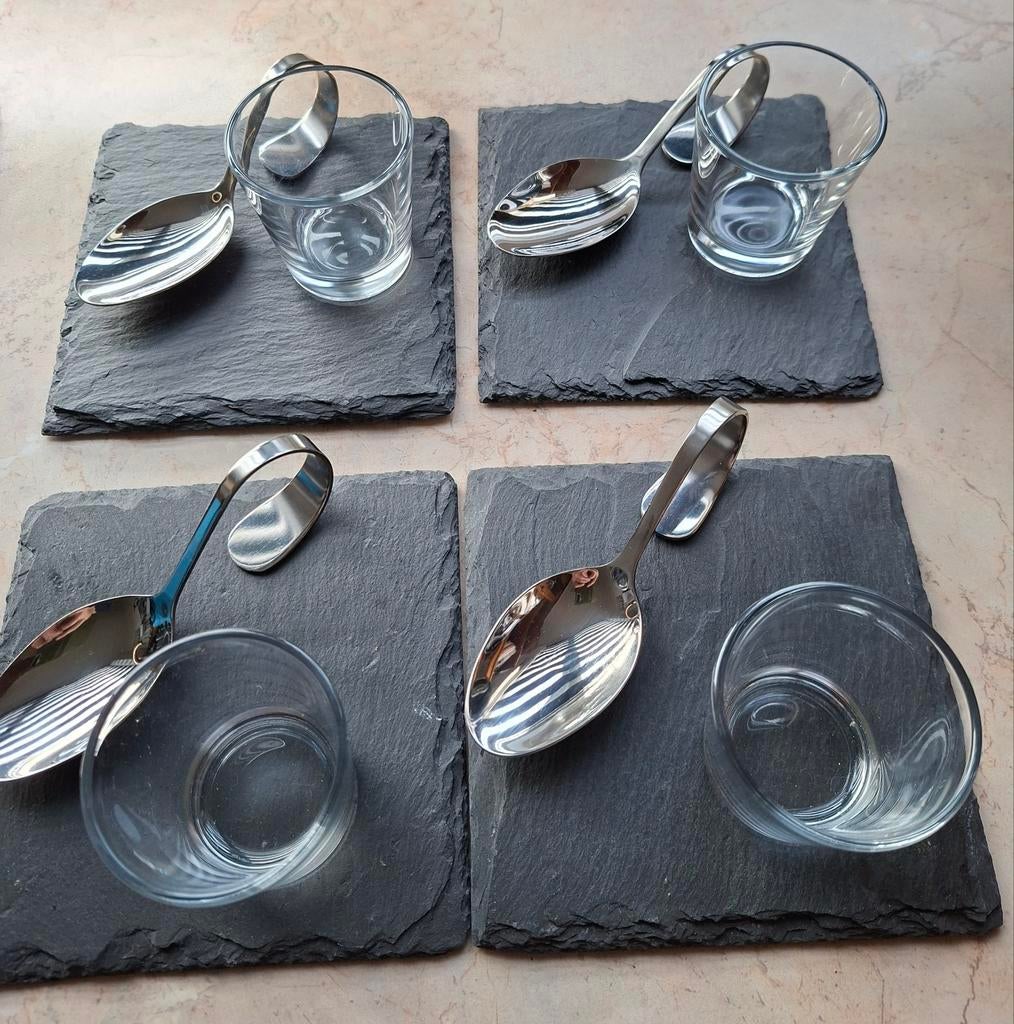 Set van 4 amuseglaasjes met lepel op leisteen onderzetter, Ophalen