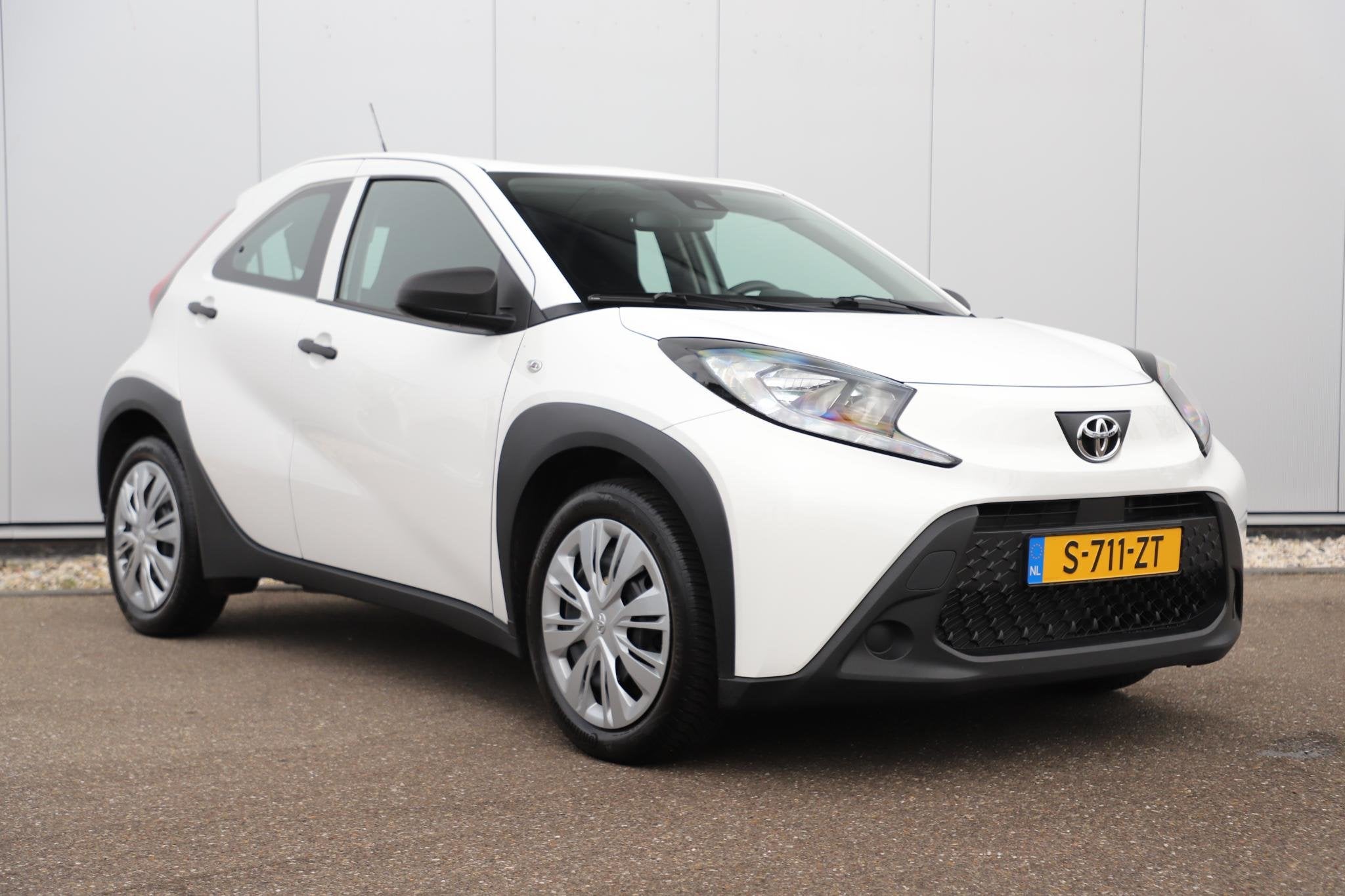 Toyota Aygo X 1.0 VVT-i MT Quiet Edition Airco Adaptive Crui, Auto's, Stof, Gebruikt, Met garantie (alle), 4 stoelen