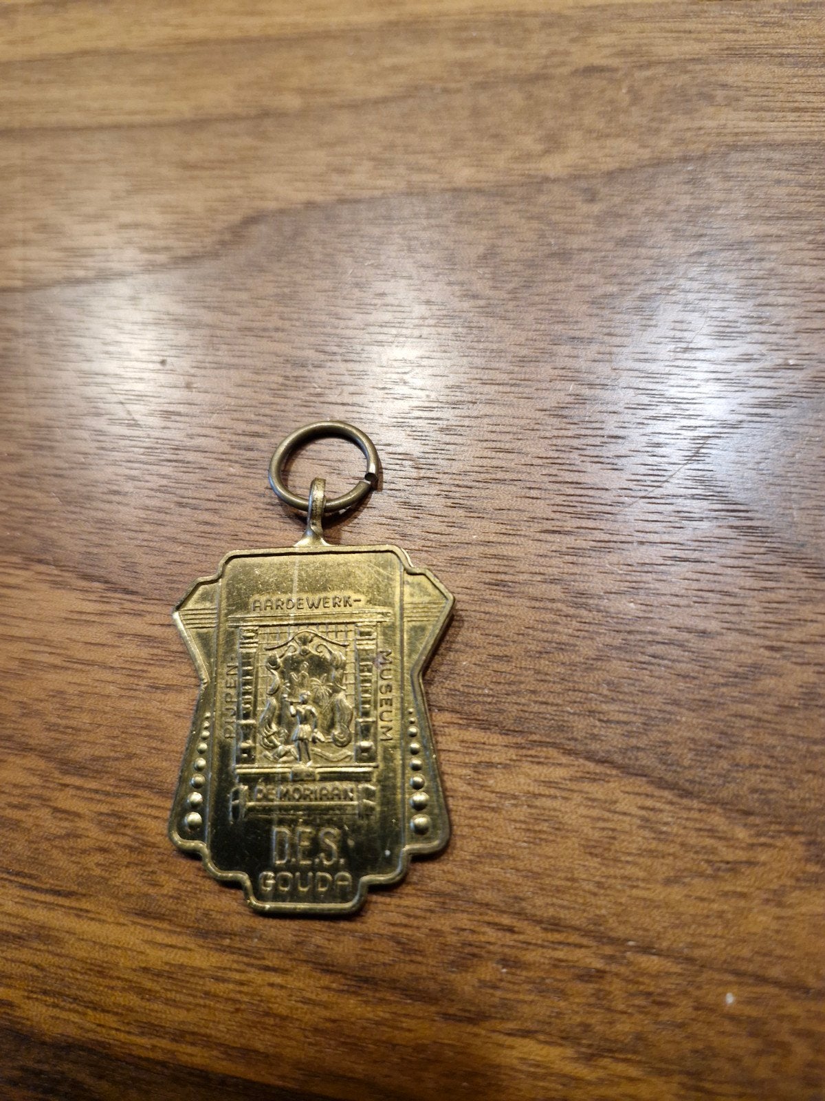 264 Vintage Gouda Sleutelhanger - Hardewerk Museum, Verzamelen, Ophalen of Verzenden, Gebruikt