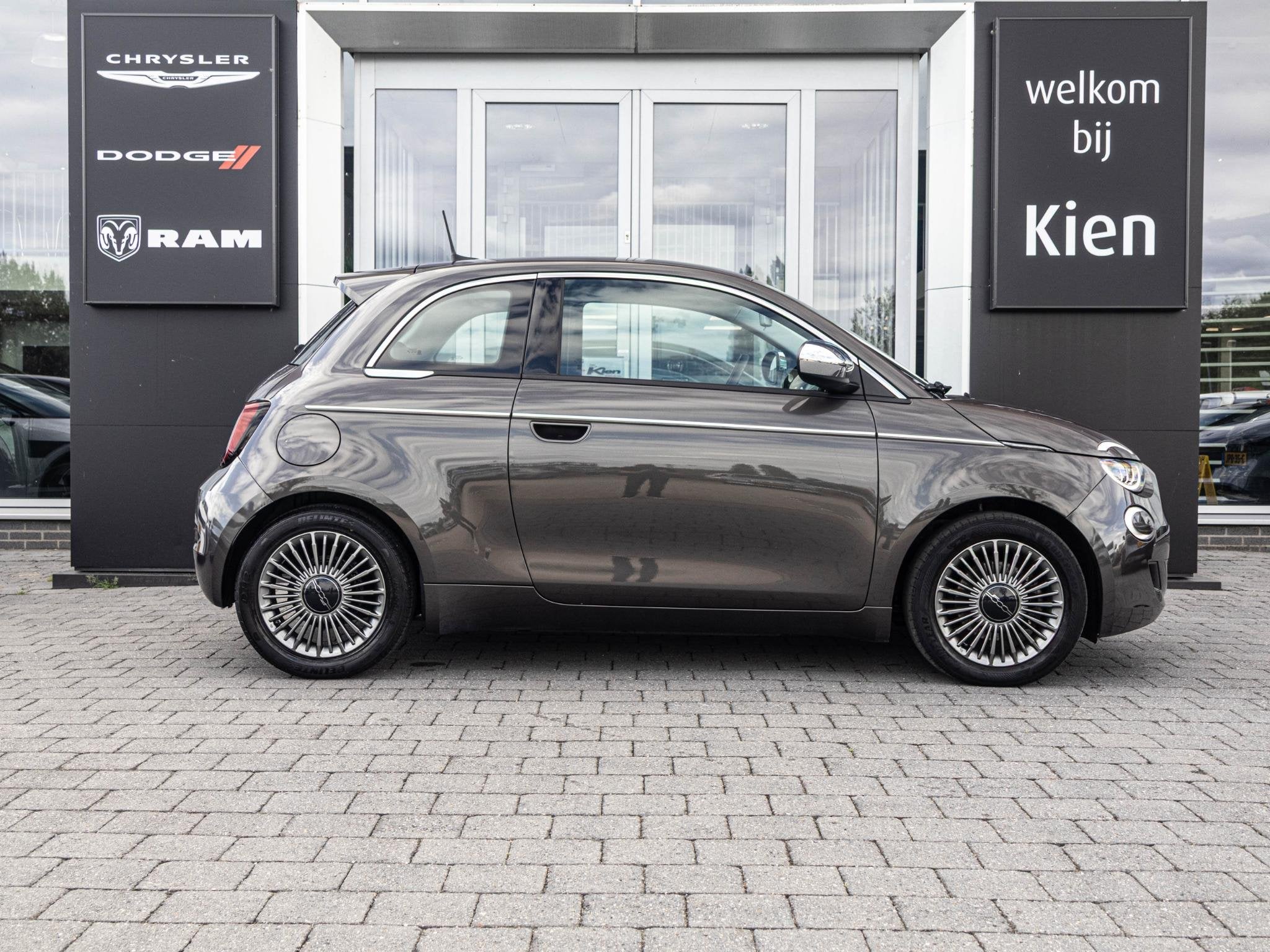 Fiat 500E Icon Edition 42 kWh | Stoelverwarming | LM velgen, Auto's, Fiat, Stof, Gebruikt, 118 pk, Bruin