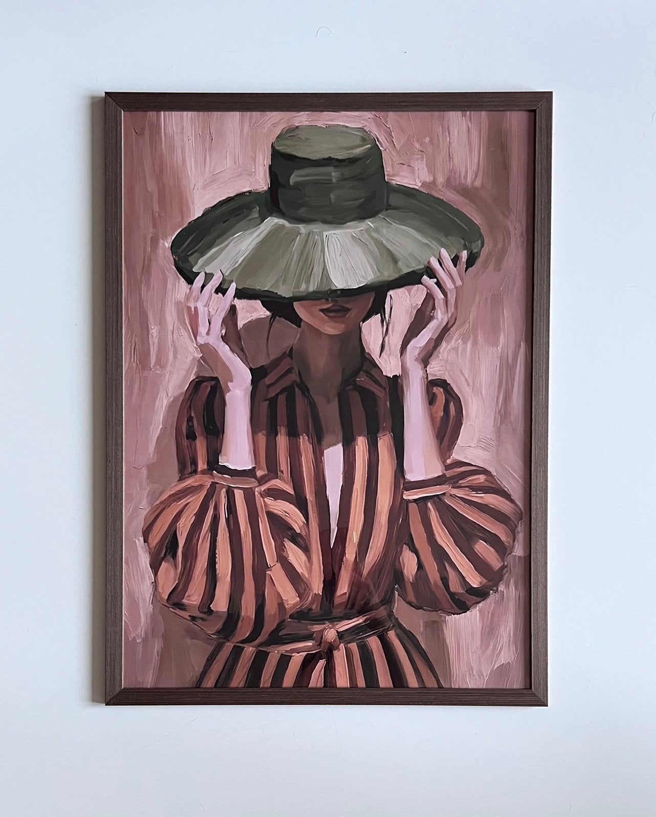 Kunstprint op poster | vrouw met brede hoed | 50x70 cm, Ophalen of Verzenden, Nieuw, Foto of Poster