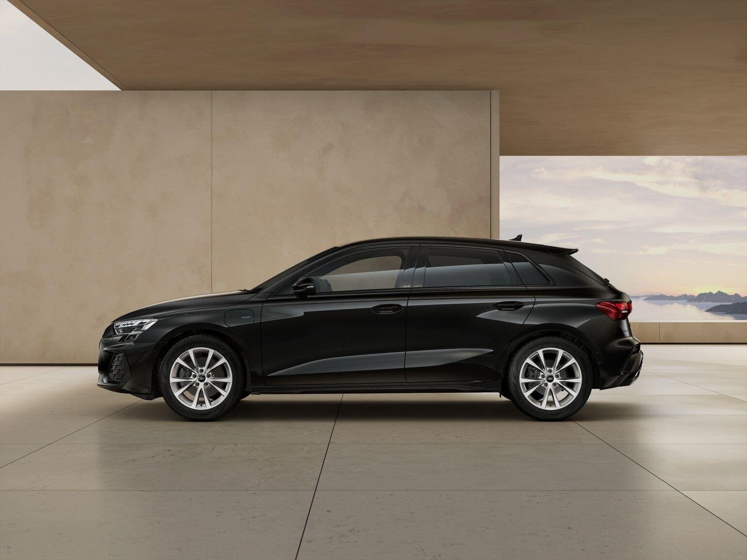 Audi A3 Sportback 1.5 e-hybrid 204pk S Edition | Tech Plus |, Auto's, 12 maanden, 4 cilinders, 150 min, Leder en Stof
