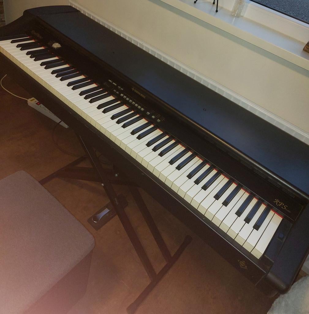 Elektrische piano met standaard en pedaal, Muziek en Instrumenten, Ophalen, 88 toetsen, Overige merken, Met standaard