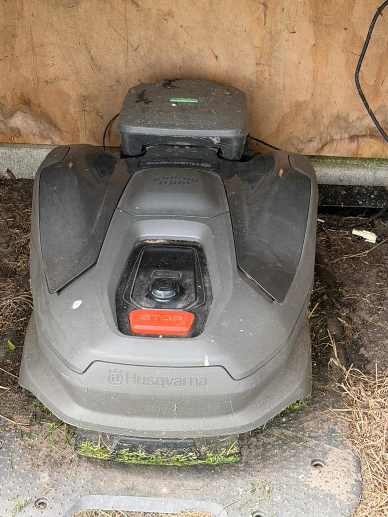 Husqvarna gps maaier tot 1000 m2, Ophalen of Verzenden, Zo goed als nieuw, 20 tot 25 cm