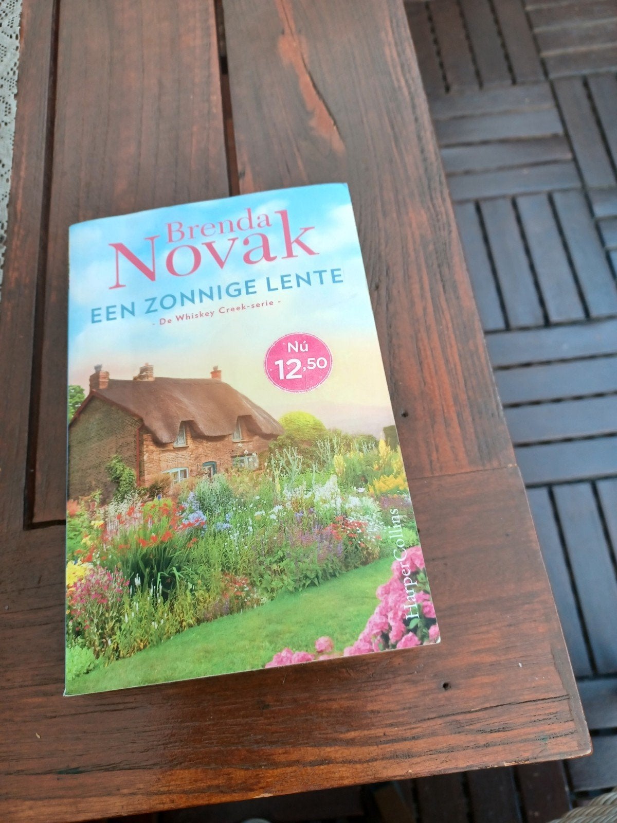 Brenda Novak - Een Zonnige Lente (Whiskey Creek Serie), Boeken, Ophalen of Verzenden, Zo goed als nieuw, Brenda Novak