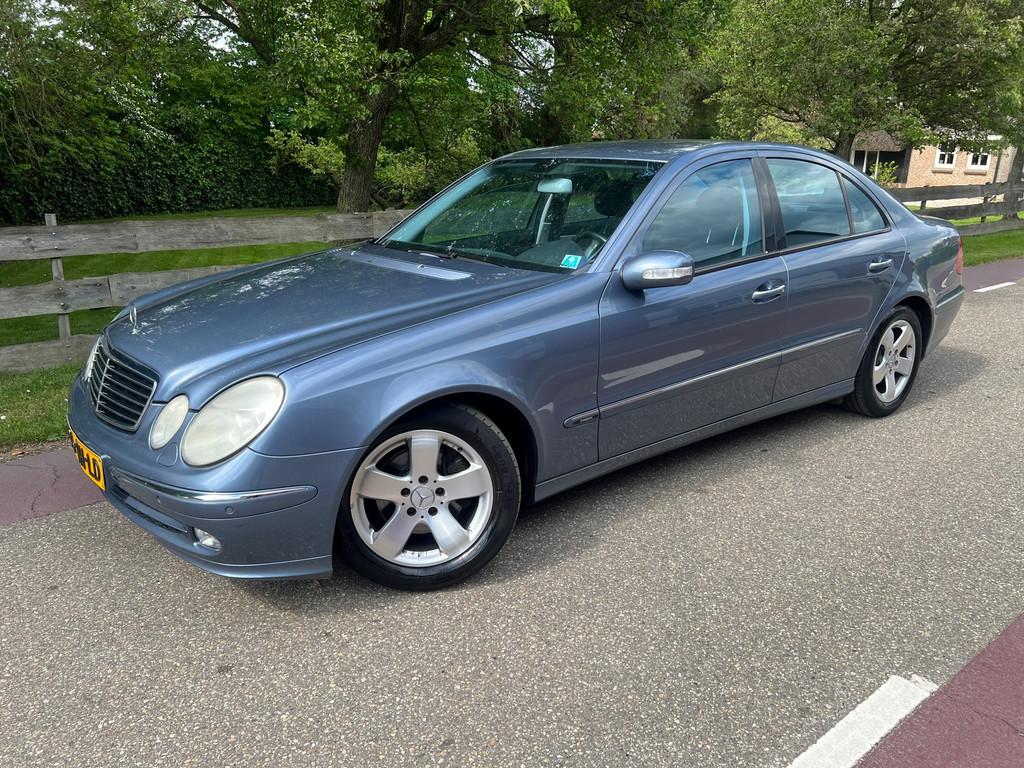 Mercedes-Benz E-klasse 270 CDI Avantgarde, Auto's, Oldtimers, Automaat, Zwart, Blauw, Parkeersensor