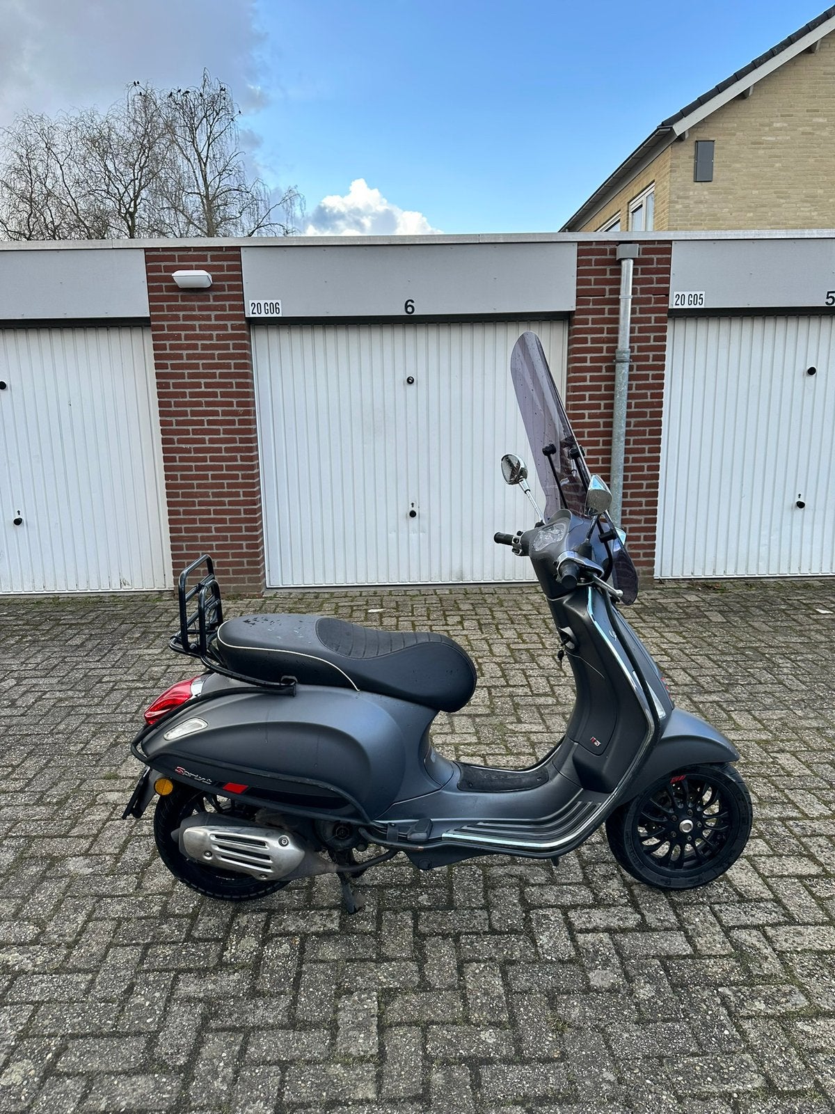 Vespa Sprint 2017 iget, Ophalen, Gebruikt, Benzine, 50 cc