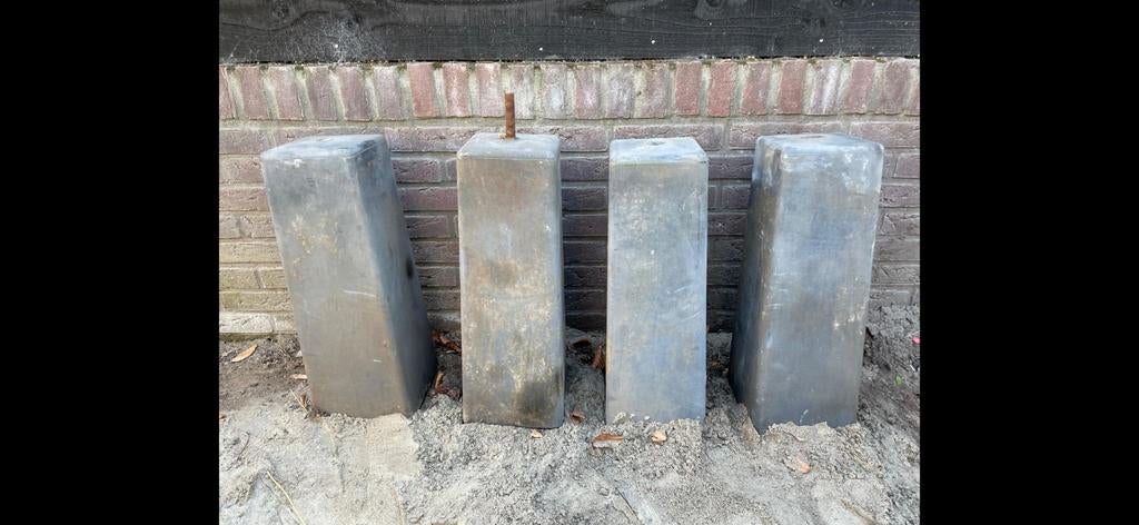 4 betonpoeren 15x15x50 cm, Ophalen of Verzenden, Gebruikt