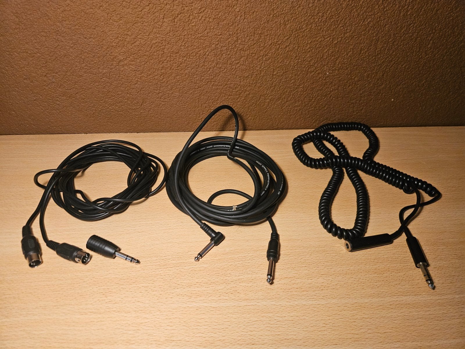 Diverse audiokabels MIDI, gitaar,hoofdtelefoon verlengkab, Ophalen of Verzenden, Gebruikt, Overige kabels