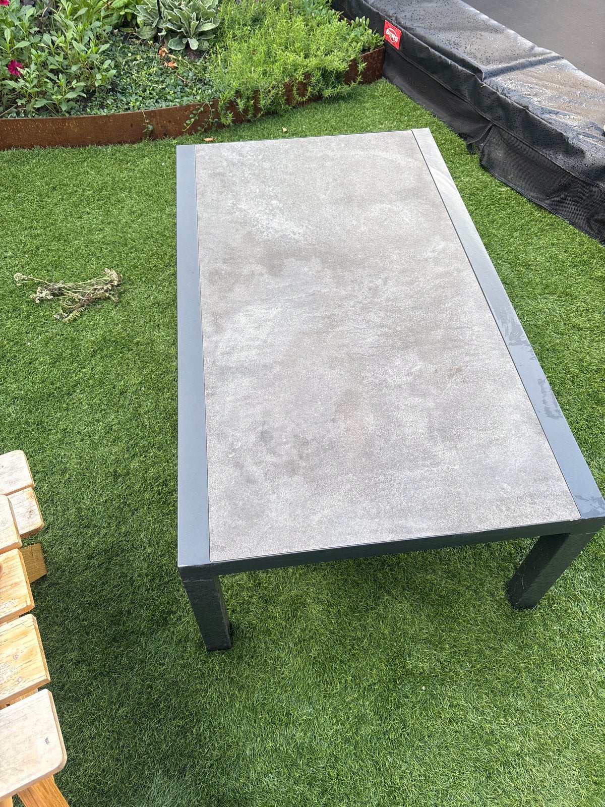 Tuintafel met betonnen blad, Ophalen, Gebruikt, Rechthoekig, Metaal