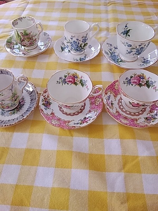 Royal Albert, verschillende kop en schotels., Verzamelen, Ophalen of Verzenden, Zo goed als nieuw, Porselein, Kop en/of schotel