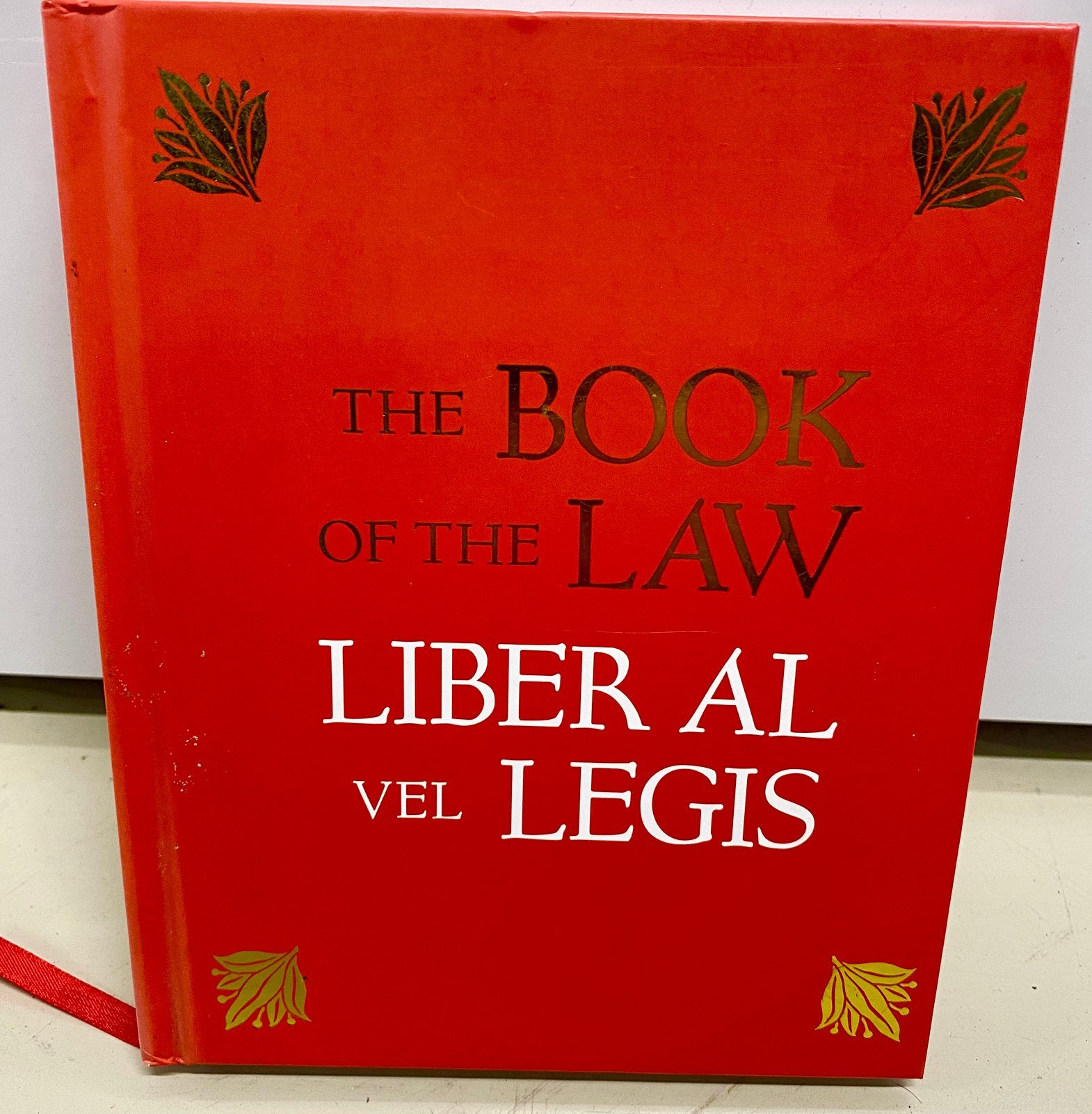 Aleister Crowley – The Book of the Law (Liber AL vel Legis), Boeken, Ophalen of Verzenden, Zo goed als nieuw, Spiritualiteit algemeen