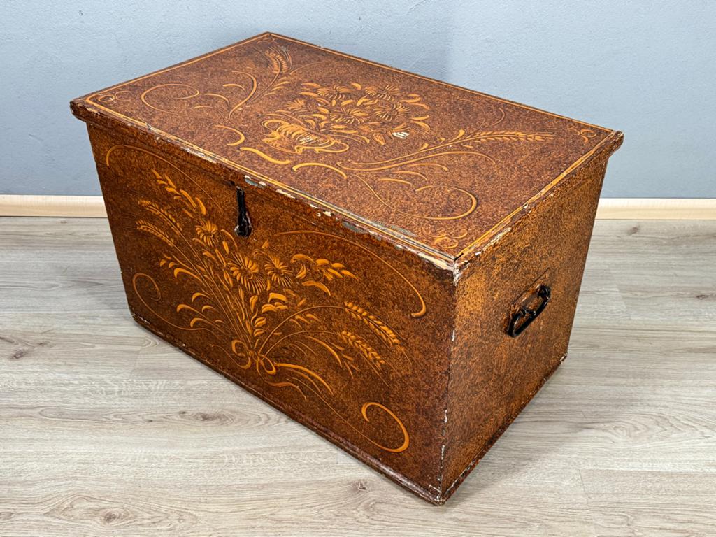 Antieke houten kist met handgeschilderde decoratie, Ophalen