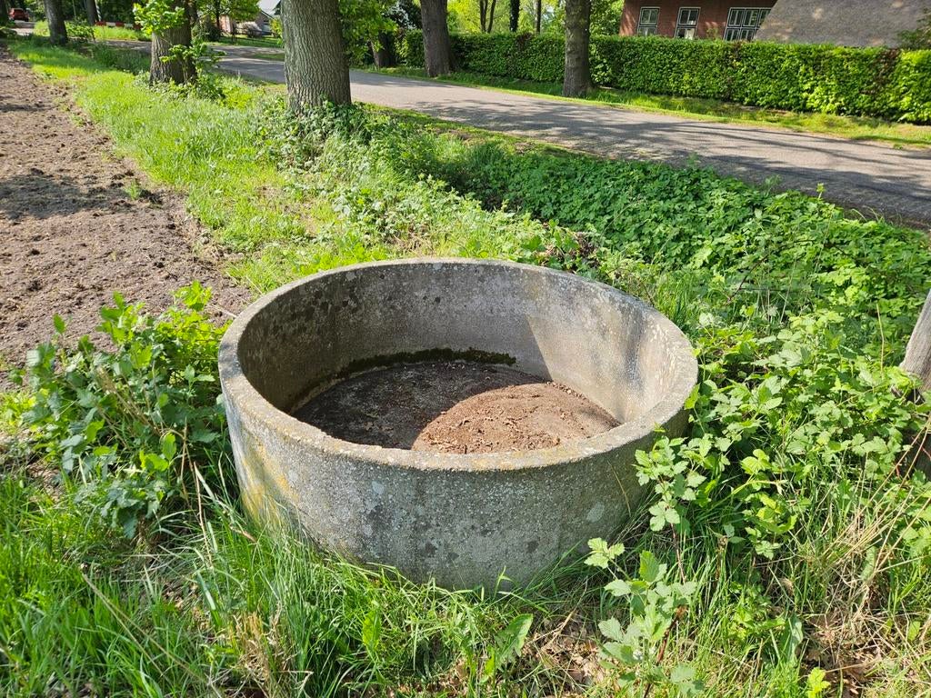 Betonnen drinkbak paarden en/of koeien plantenbak vijver, Ophalen, Gebruikt, 100 cm of meer, Rond