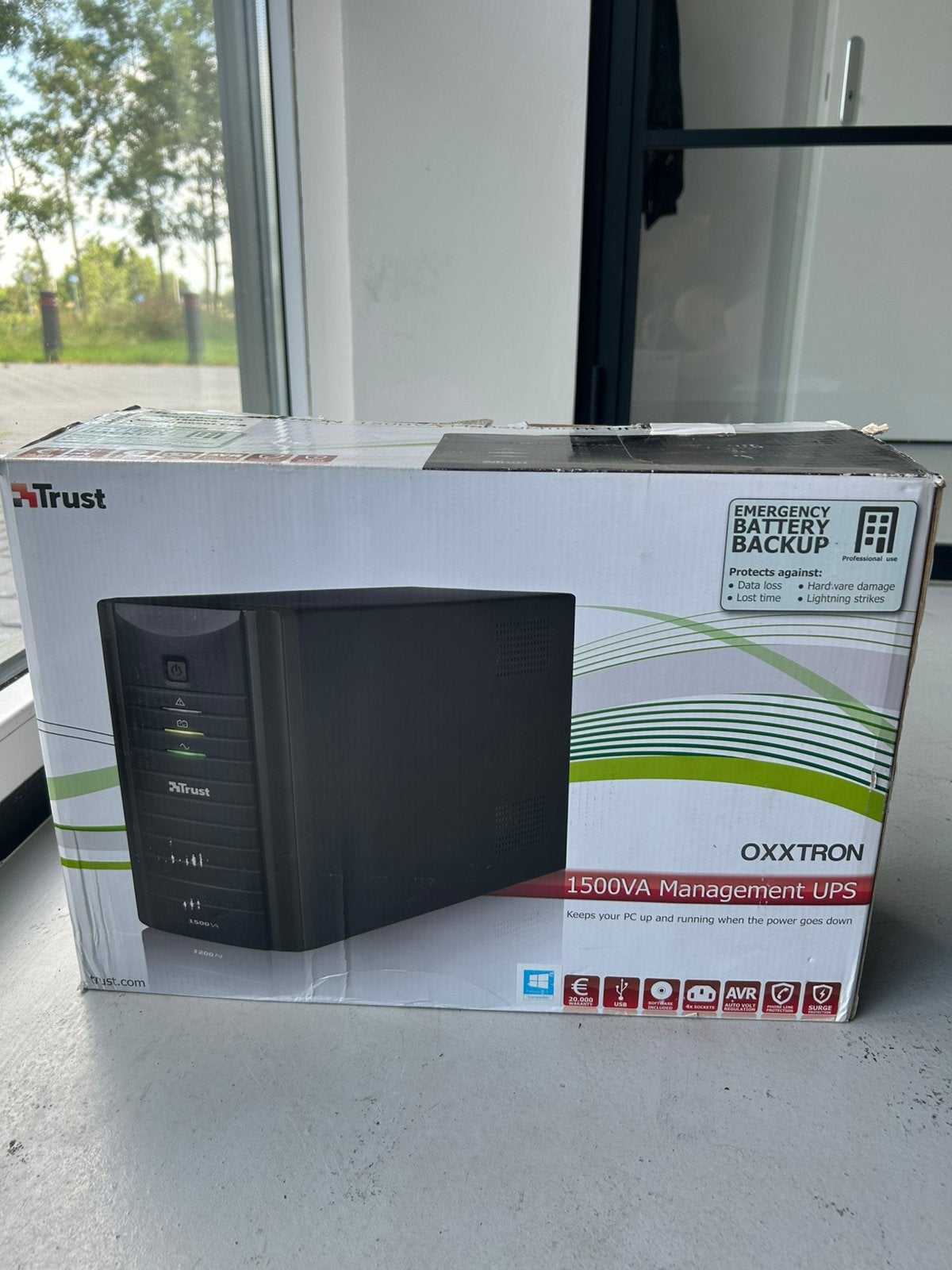 Trust 1500VA management UPS, Ophalen, Zo goed als nieuw, Licht