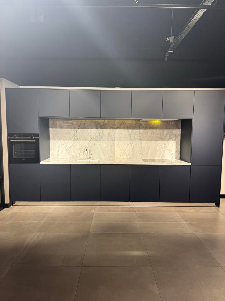 Pronorm showroomkeuken –Nachtblauw - Anti fingerprint lak, Ophalen, Blauw, Graniet of Steen, Enkelwandige keuken