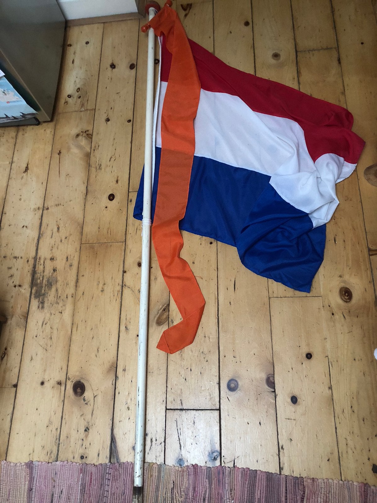 Houten vlaggenstok 2m + vlag, Diversen, Vlaggen en Wimpels, Ophalen of Verzenden, Zo goed als nieuw