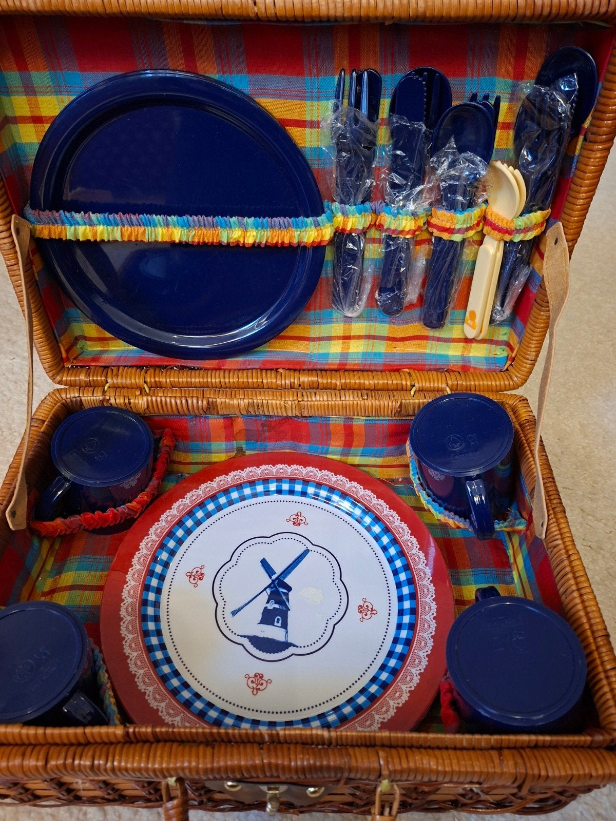 Vintage picknickmand met servies voor 4 personen, Ophalen, Gebruikt