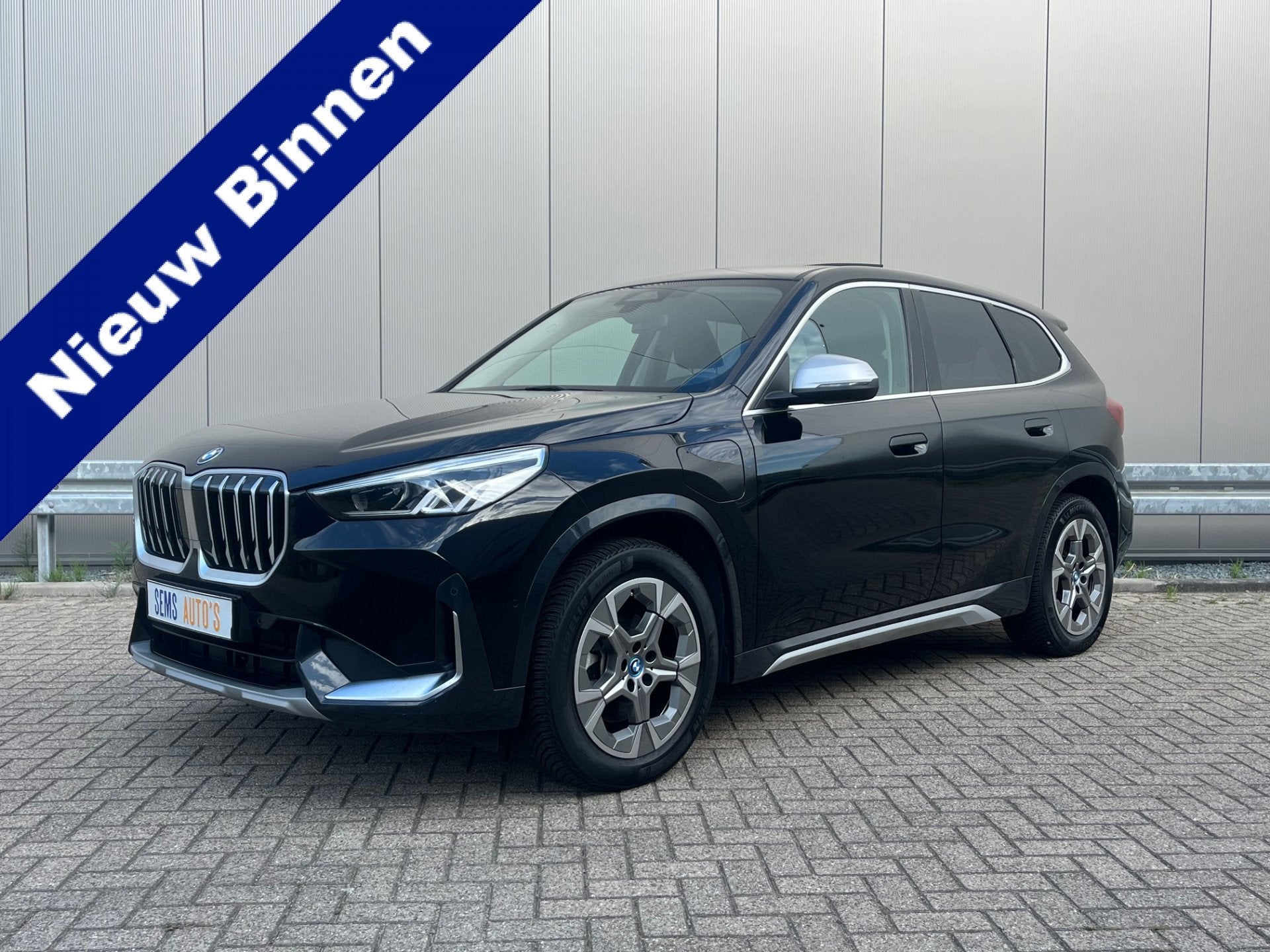 BMW X1 xDrive25e Panorama dak / Electr.Trekhaak / NAP, 136 pk, Zwart, Bedrijf, Hybride Elektrisch/Benzine