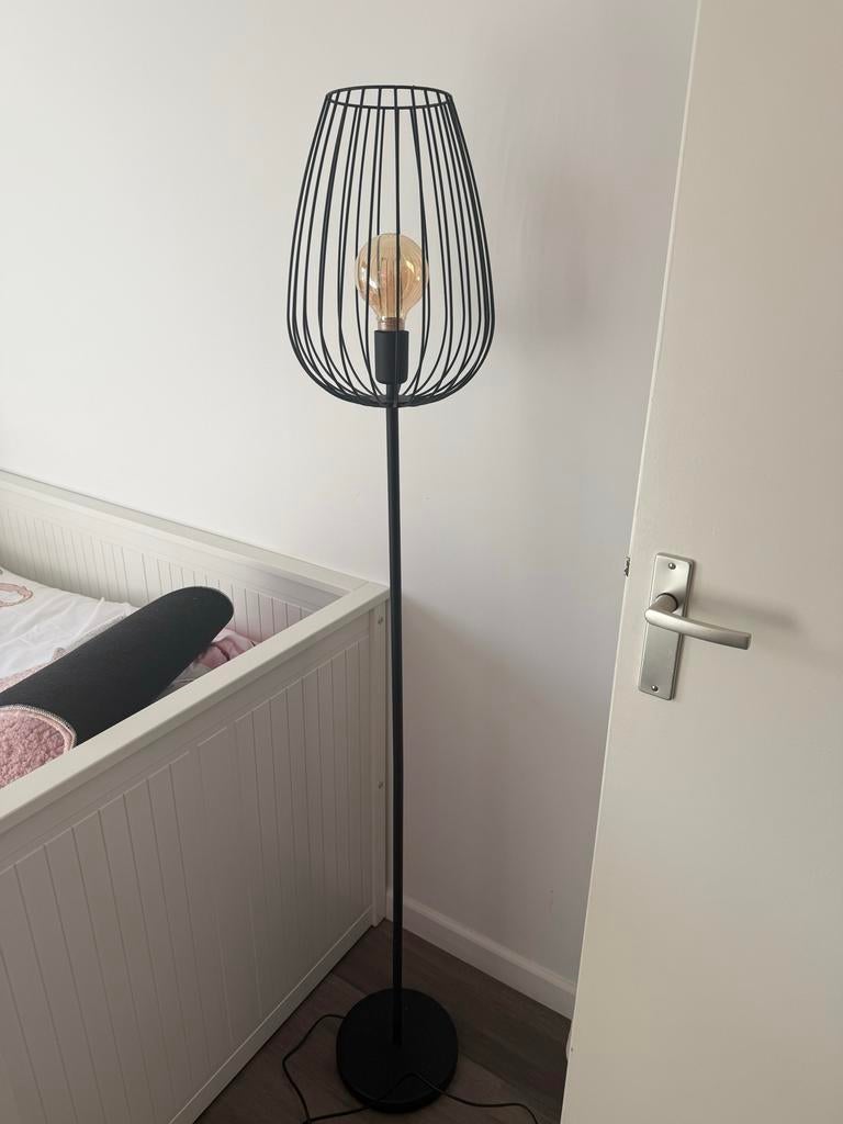 Zwarte vloerlamp met open kap, Zwart, Hornbach, Metaal, 150 tot 200 cm