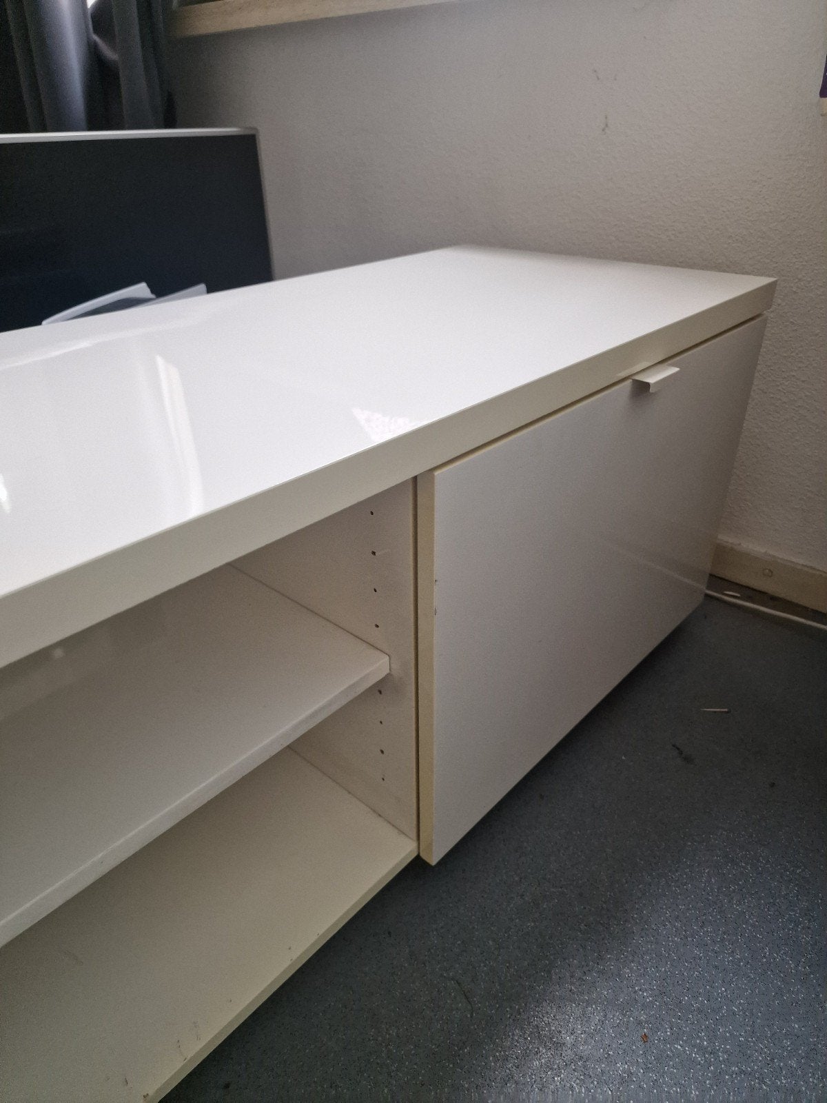Witte glanzend TV-meubel met opbergruimte, Ophalen, Gebruikt, 150 tot 200 cm, Minder dan 100 cm
