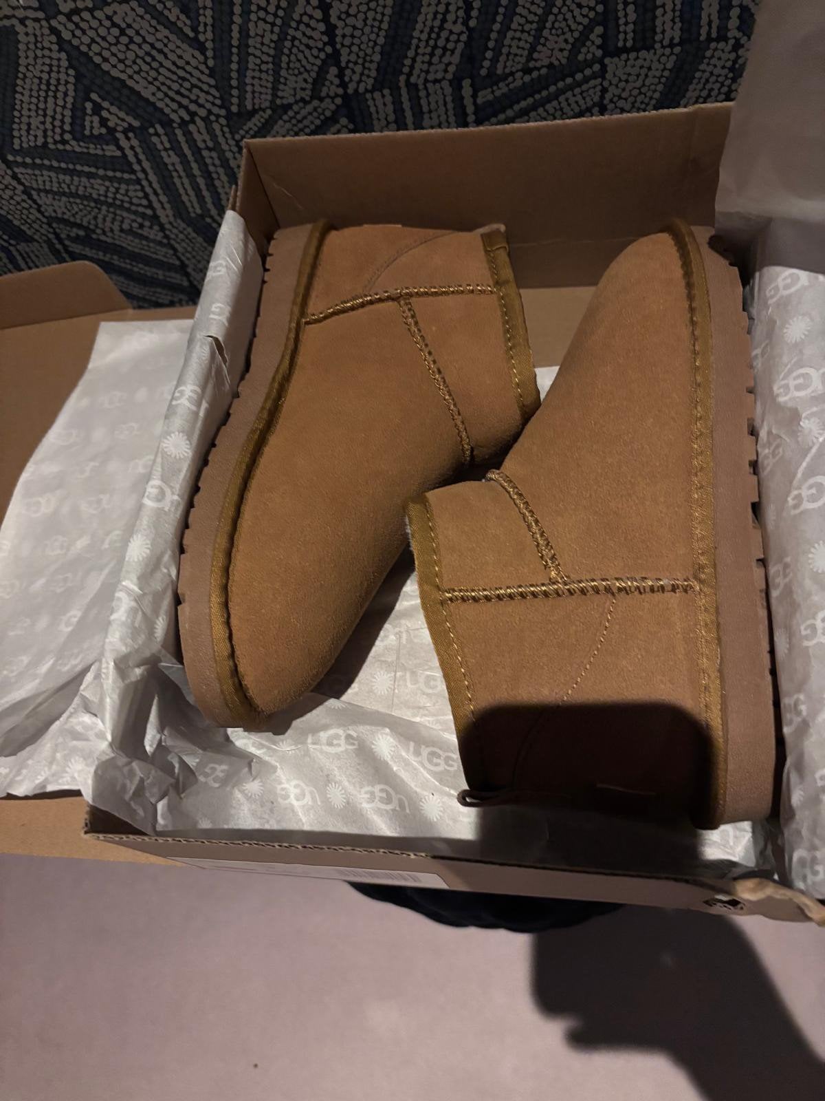 Uggs laarzen Maat 39, Hoge laarzen, Beige, Nieuw, Ophalen of Verzenden