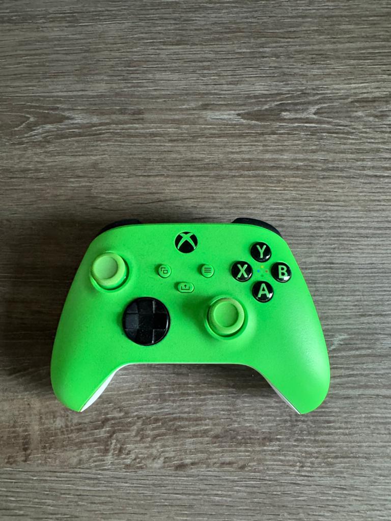 Microsoft Xbox controller (wireless/cable), Spelcomputers en Games, Spelcomputers | Xbox | Accessoires, Zo goed als nieuw, Xbox Series X