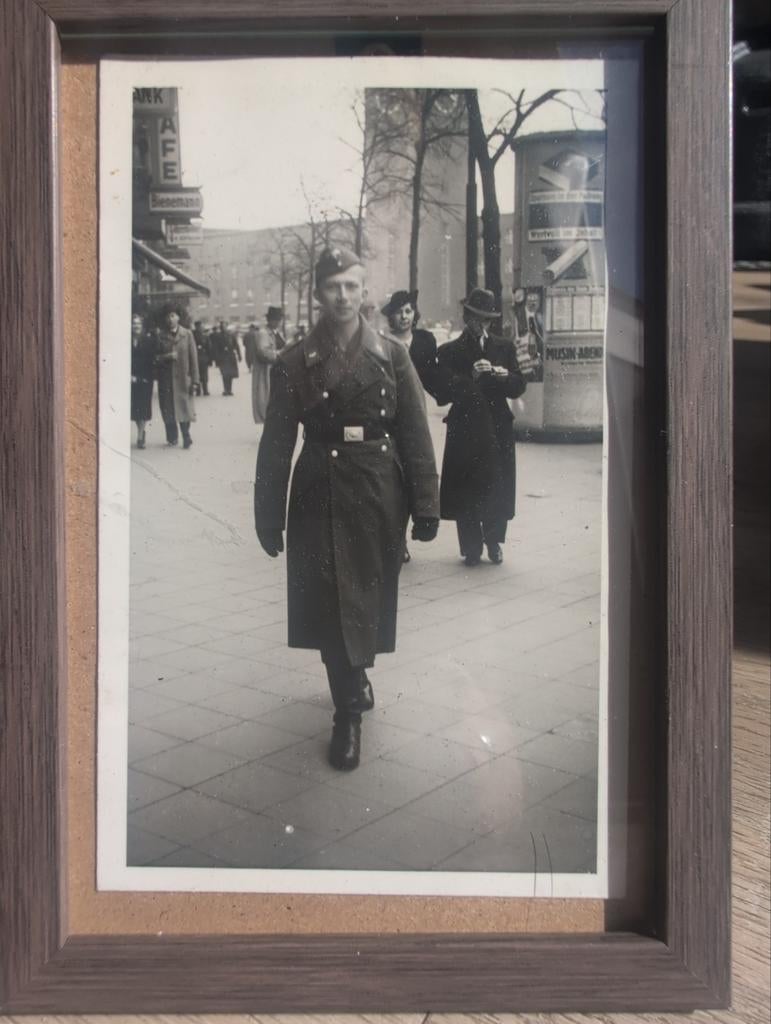 Originele WO2 Luftwaffe foto van soldaat in uniform, Ophalen of Verzenden, Luchtmacht, Duitsland, Foto of Poster