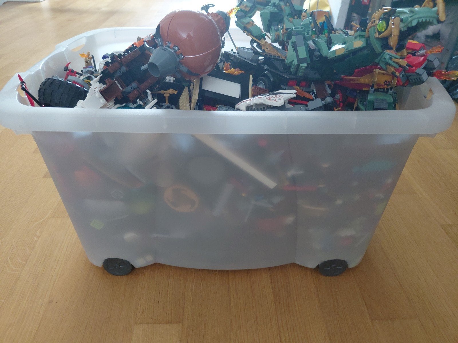 Ton met lego, Ophalen