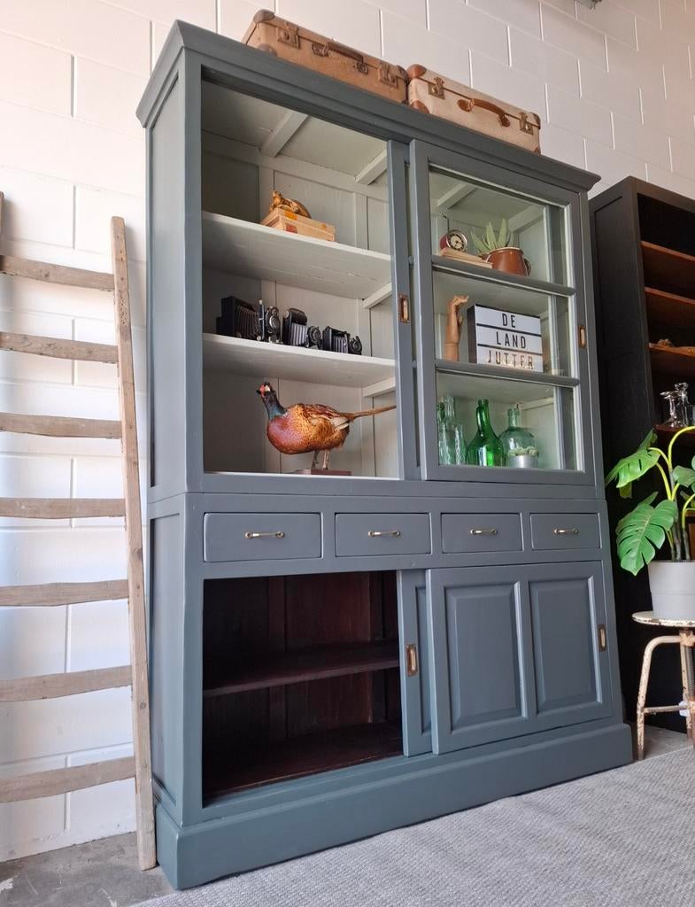 Vintage/Brocante groene schoolkast, Landelijke buffetkast, Huis en Inrichting, Kasten | Buffetkasten, Met deur(en), 200 cm of meer
