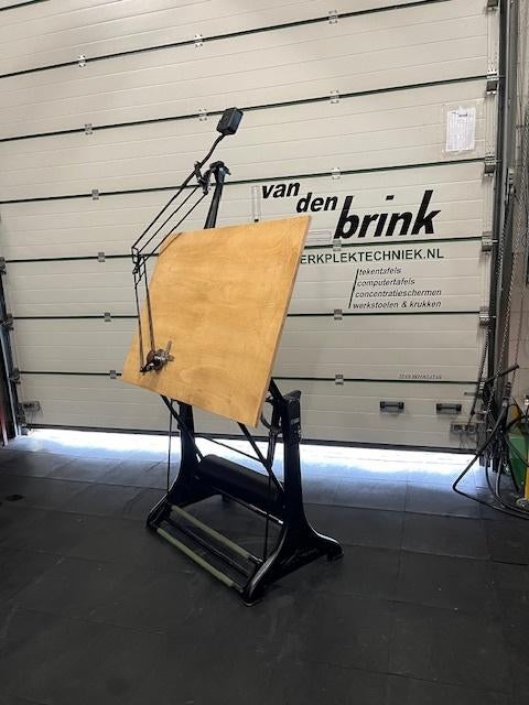 tekentafel, geheel gereviseerd in oude stijl., Verzenden, Gebruikt
