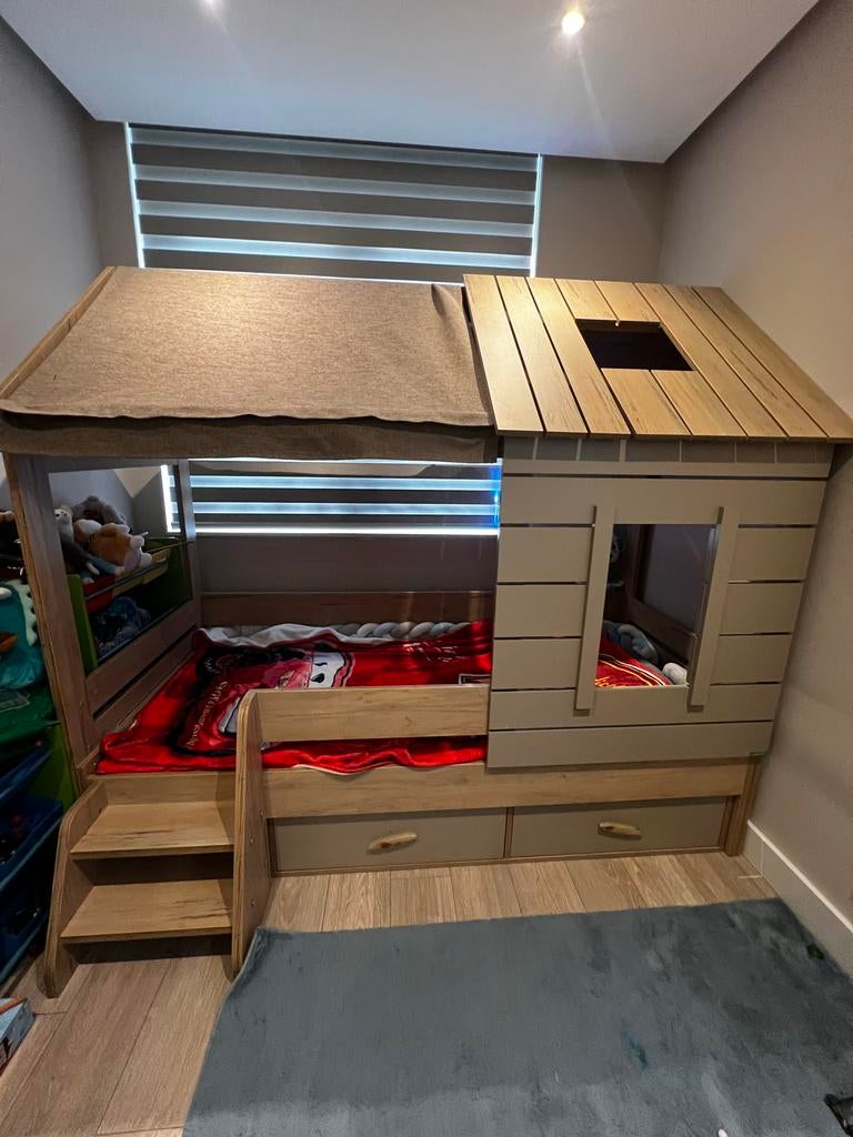 Bedhuis met bijpassende kledingkast, Ophalen of Verzenden, Zo goed als nieuw, Jongetje of Meisje