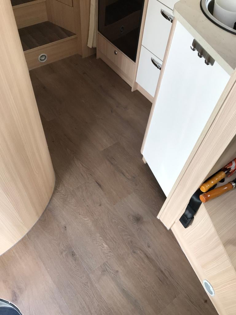Vloer reparatie bij een Burstner, Garantie, Interieur