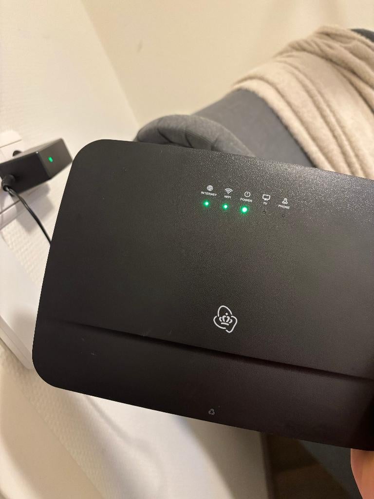 KPN WiFi Box 12 Router + ZTE ZXHN F3100 Glasvezel Kastje, Computers en Software, Routers en Modems, Ophalen of Verzenden, Zo goed als nieuw