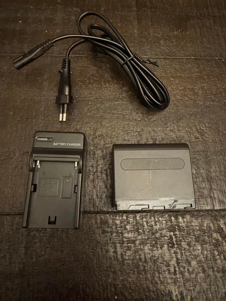 Jupio Accu Pack + Lader, voor Sony NP-F970 - 7.4V 7400mAh, Ophalen of Verzenden, Gebruikt, Oplaadbaar