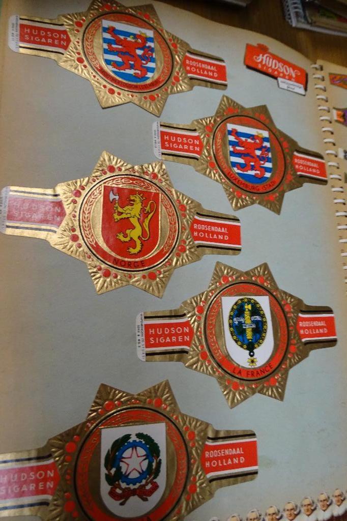 Verzameling sigarenbandjes, Ophalen