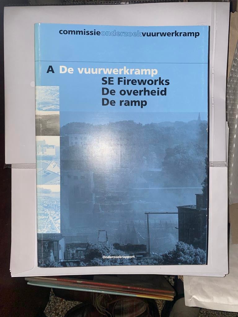 Commissie  Onderzoek  Vuurwerkramp, Ophalen of Verzenden, 20e eeuw of later, Zo goed als nieuw