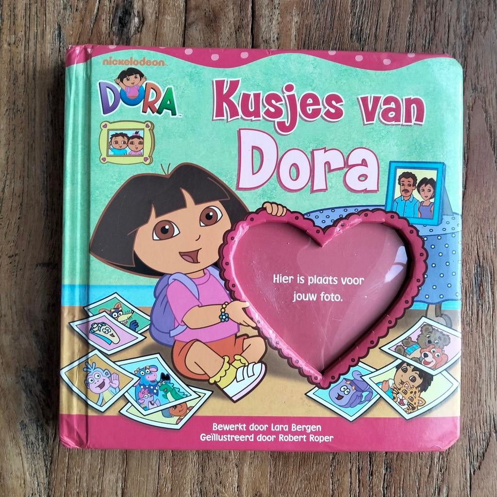 Kusjes van Dora - Boekje met fotoframe, Gelezen, Lara Bergen, Ophalen of Verzenden, 2 tot 3 jaar
