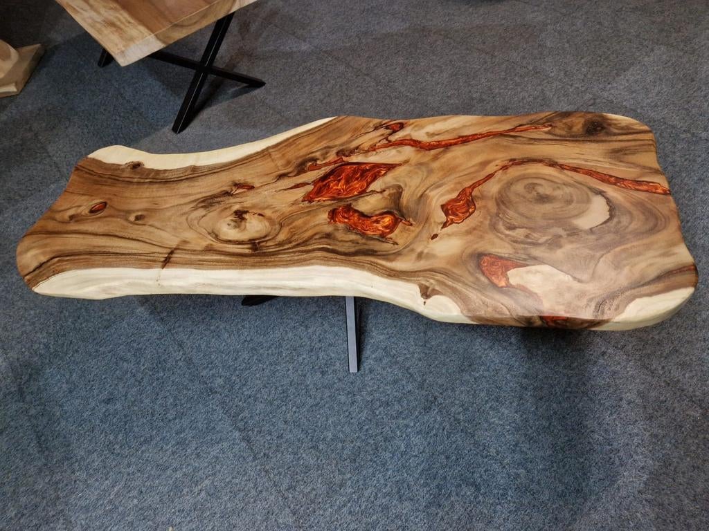 Prachtige suar epoxy salontafel 130x50 cm. Matrix onderstel, Industrieel suar interieur, Info@industrieel-suar-interieur.nl, 100 tot 150 cm