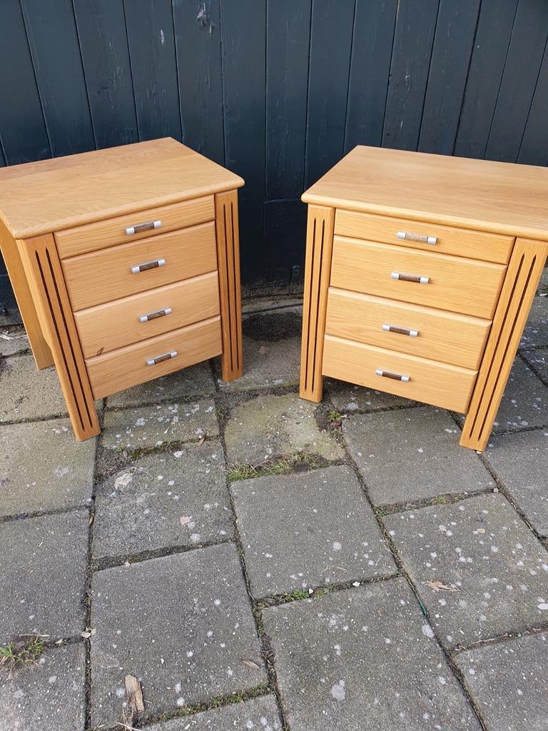 2 nachtkastje  Gaan per set van twee 75 euro, Ophalen, Minder dan 45 cm, Zo goed als nieuw, Minder dan 55 cm