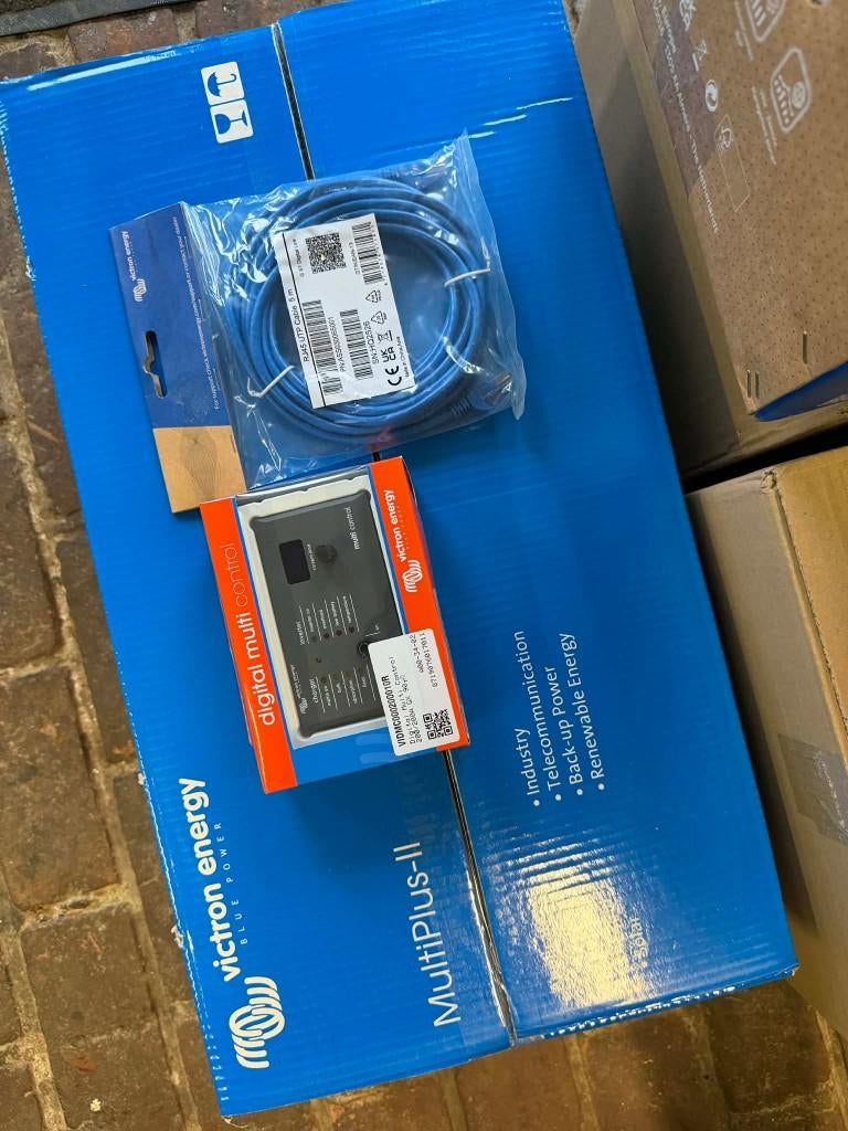 Victron Multiplus 12/1600/70 + Multicontrol en kabel, Ophalen, Nieuw, Elektra en Verlichting, Zeilboot of Motorboot