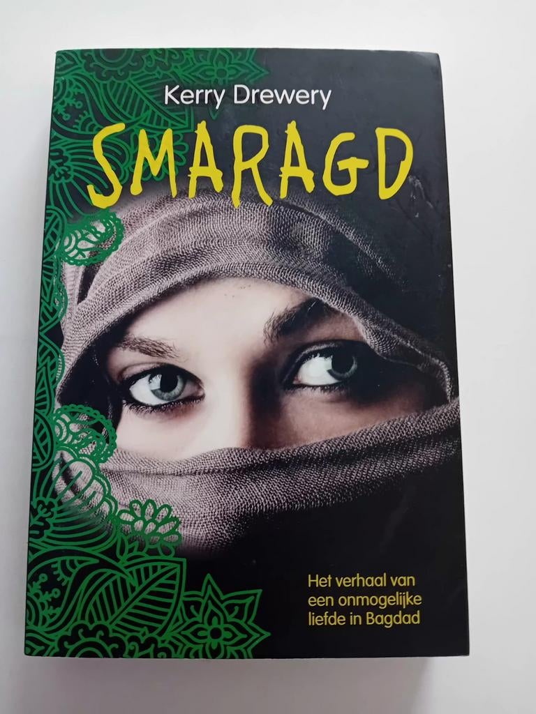 Smaragd  - Kerry Drewery, Ophalen of Verzenden, Zo goed als nieuw