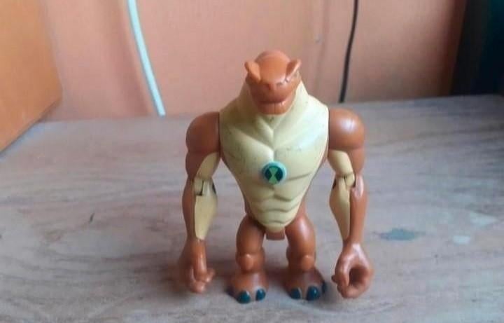 Ben 10 humungousaur figuur, Ophalen of Verzenden, Gebruikt