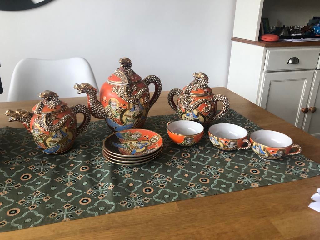 Satsuma theeservies met draken, Ophalen