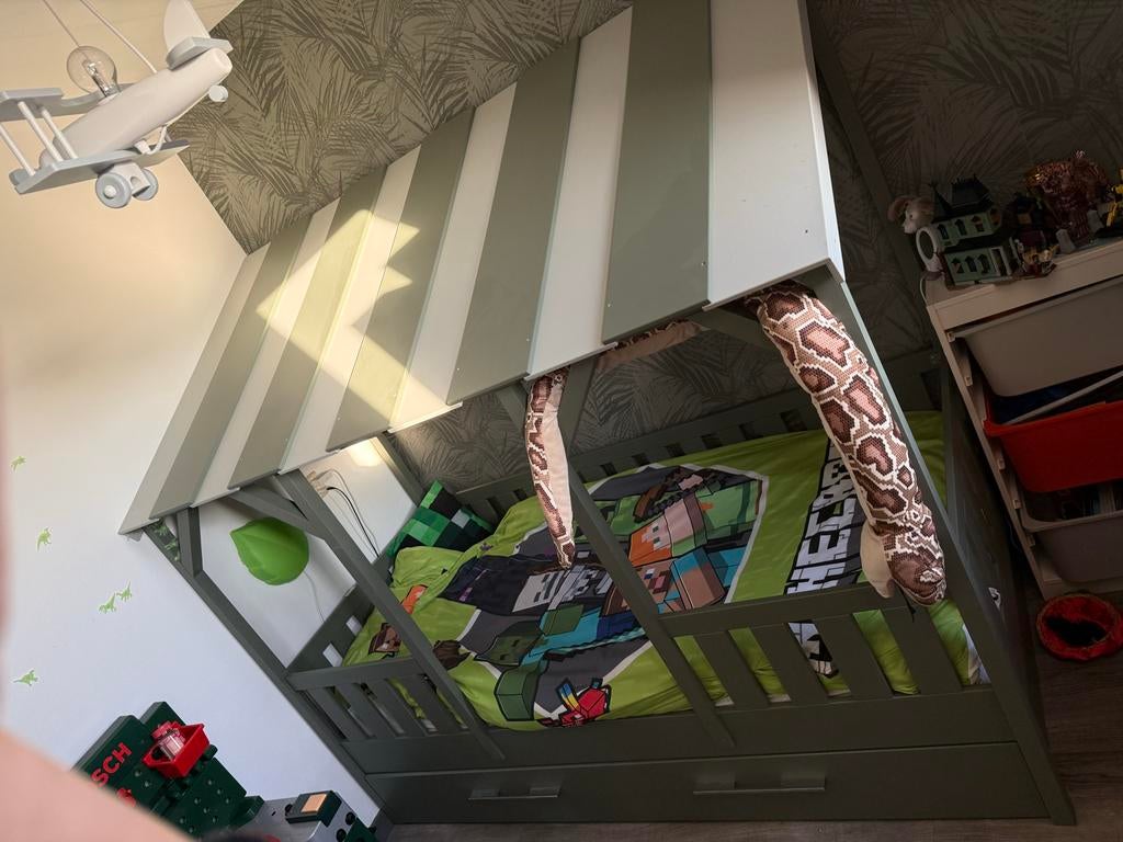 Uniek handgemaakt kinderhut bed  met schuiflade, Kinderen en Baby's, Kinderkamer | Bedden, Zo goed als nieuw, 180 cm of meer, 100 cm of meer