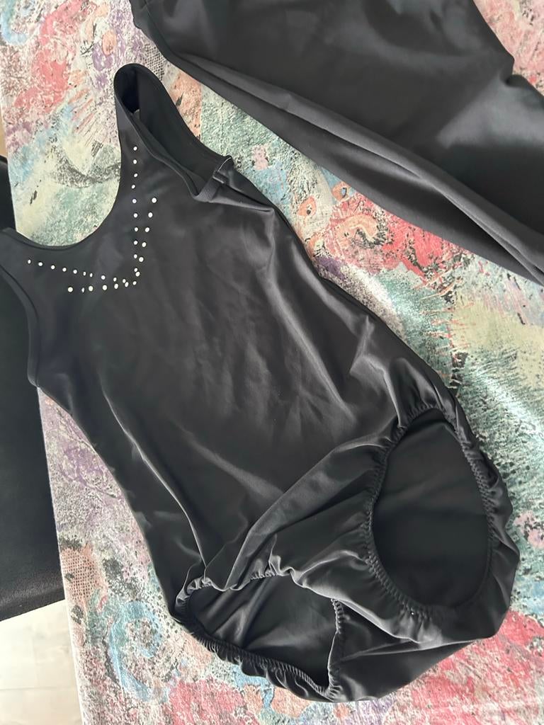 Zwart turnpakje met broekje - Maat 140-146, Sport en Fitness, Ballet, Gebruikt, Kleding, Ophalen of Verzenden