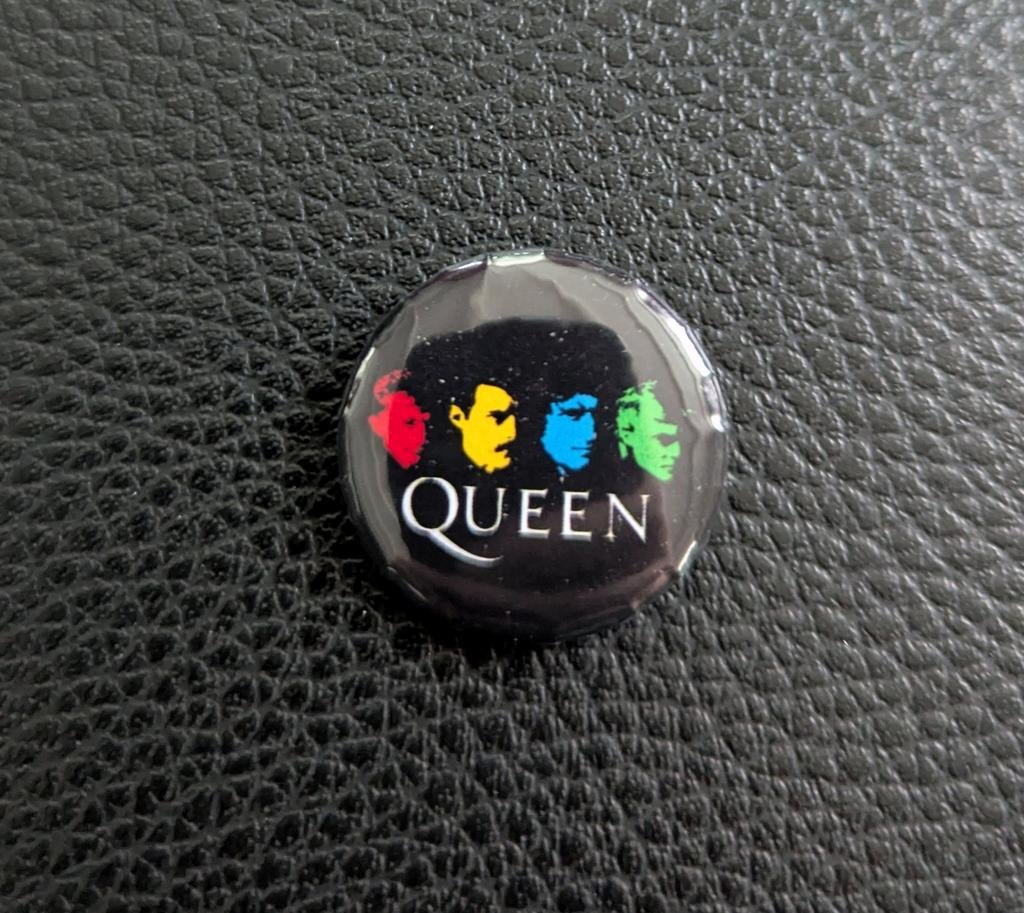 Queen band button speld pin rood geel blauw groen, Ophalen of Verzenden, Nieuw