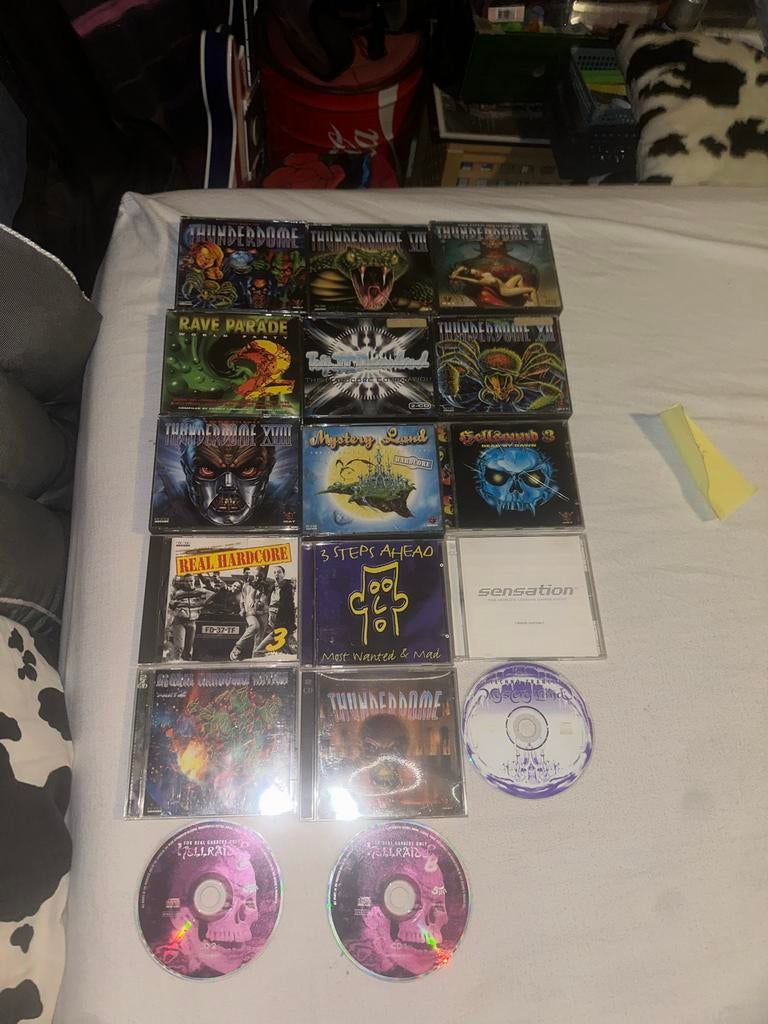 Hardcore cd’s in gloednieuwe staat met boekjes alles erbij, Ophalen, Nieuw in verpakking